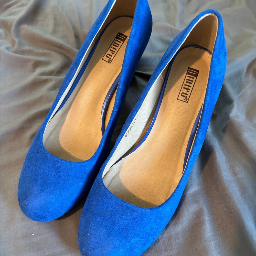Women's Blue Suede Pumps